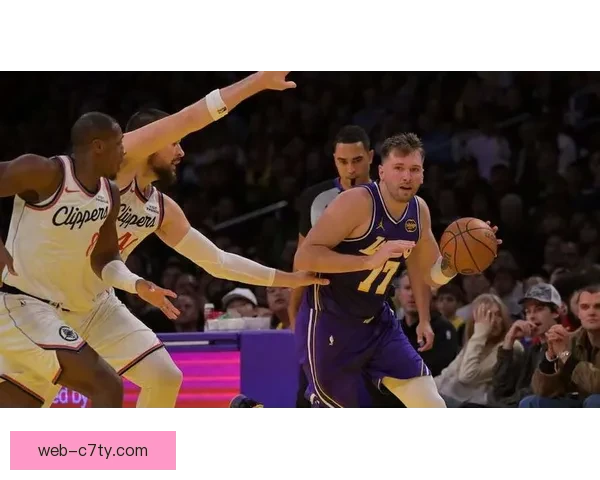 湖人险胜快船东契奇砍分再爆发 湖人险胜快船东契奇砍分再爆发